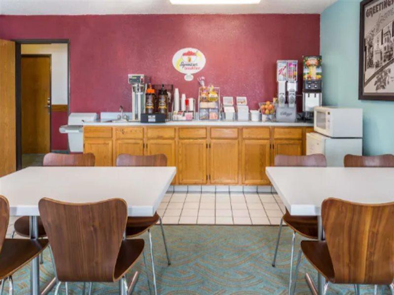 Super 8 By Wyndham Bourbonnais/Kankakee Area מראה חיצוני תמונה